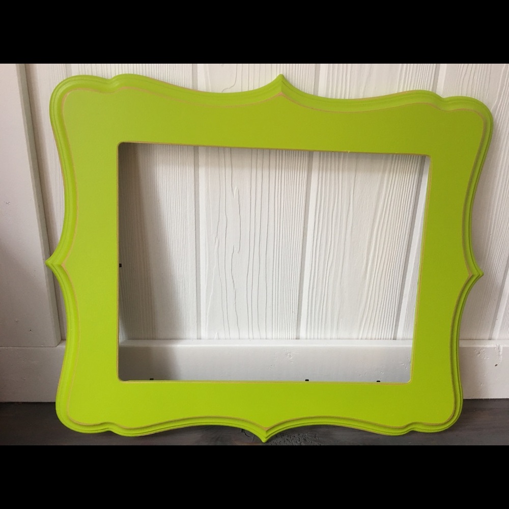 Frame:20x17 lime green frame. Fits a 14x11 picture